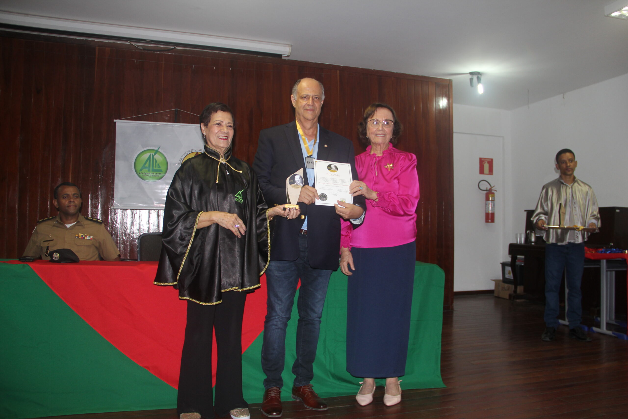 ACE é agraciada com o “Troféu Theophilo Benedicto Ottoni”